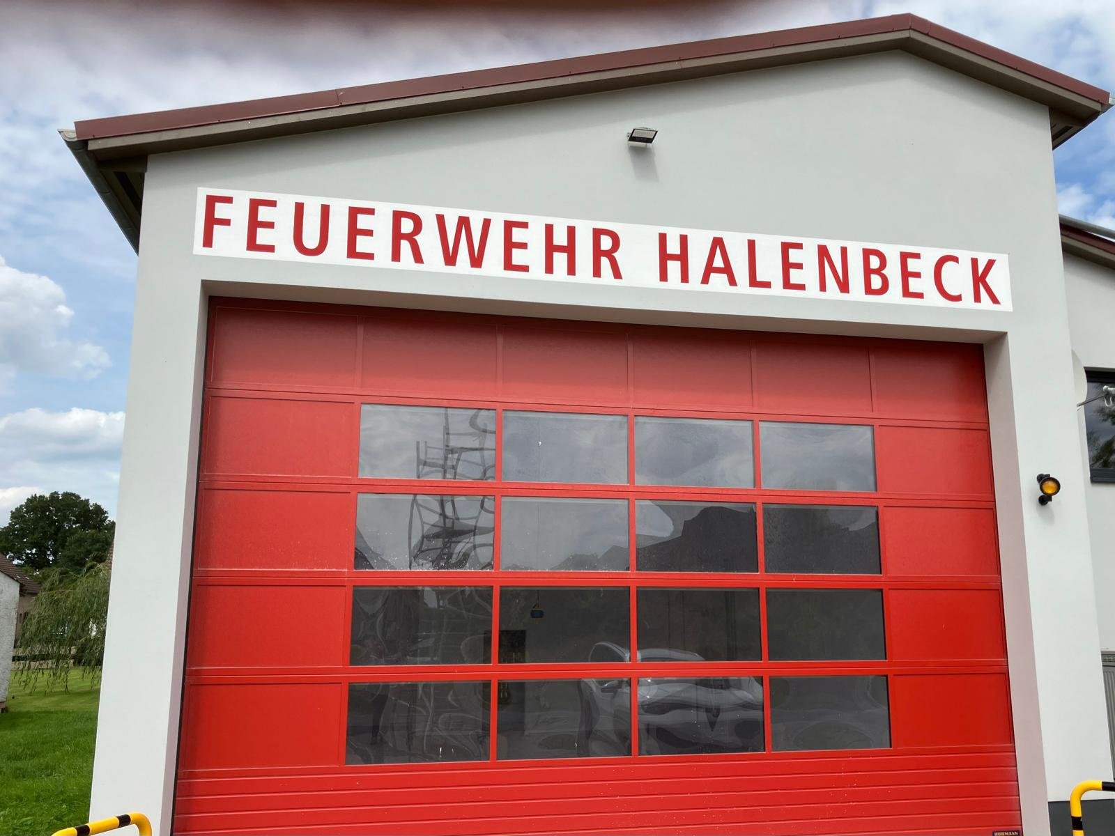 Fassadenbeschichtung und Schriftzug, Feuerwehr Halenbeck