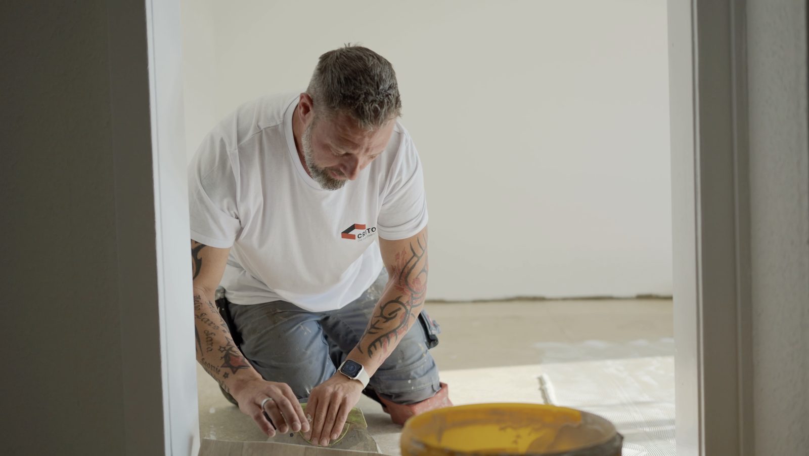 Bodenleger bei der Arbeit